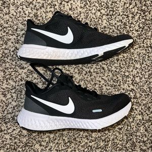 Nike Revolution 5W wide Women's Road Running Shoes